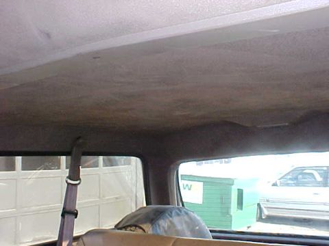 1992 Ford Bronco - Hard to see but the headliner is filthy. My Dad was a chain smoker. I'm going to replace the headliner and the carpet. 07/30/02