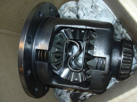 1996 Ford Crown Victoria - Close-up view of an open differential, showing internal gears and springs. A SuperMotors logo is visible in the lower right corner.