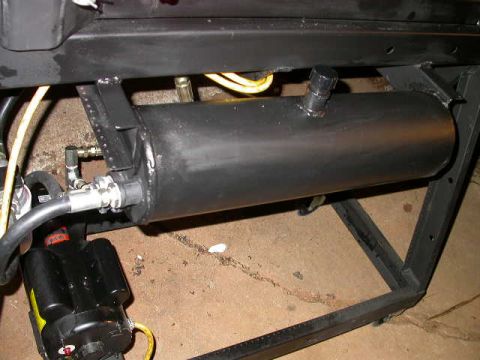 1990 Ford Bronco - Home made hydraulic reservoir, formerly a rusty chunk of pipe.