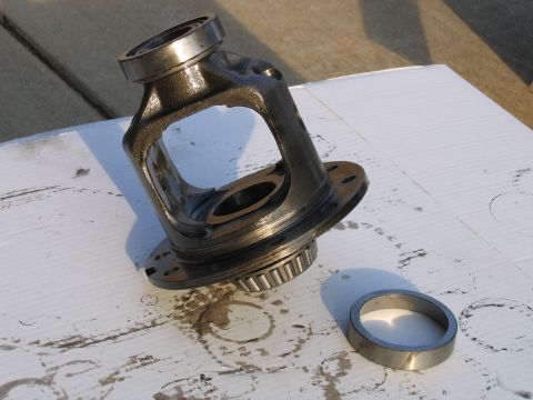 1989 Ford Bronco - Differential carrier and bearing assembly shown on a white surface with a SuperMotors logo.