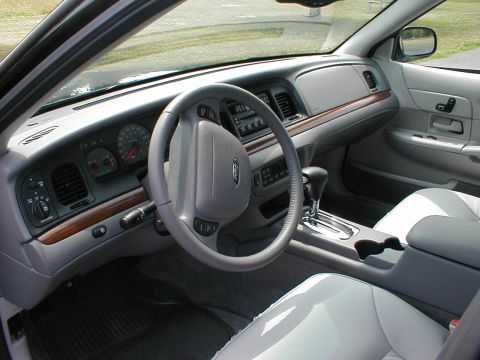 2001 Ford Crown Victoria - Interior view of a 2001 Ford Crown Victoria, the dashboard and seating.