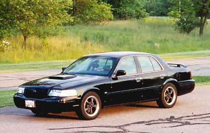 2001 Ford Crown Victoria photo