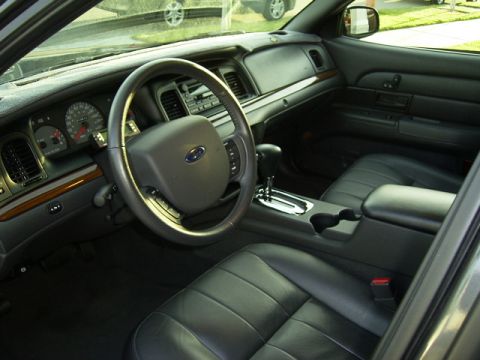 2005 Ford Crown Victoria - Interior Driver