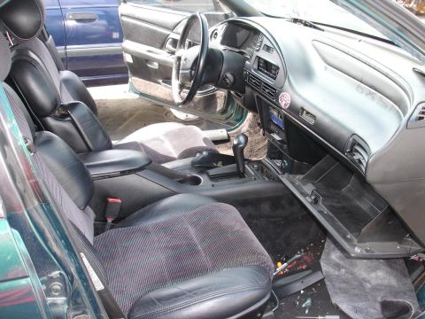 1993 Ford Taurus - The interior of a 1993 Ford Taurus, its front seats, dashboard, and center console.