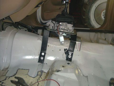 1995 Ford Crown Victoria - heres a good side shot, you can see how i uses the indent in the cars tranny tunel for a bit of extra strenth. i also left the rear bracet…
