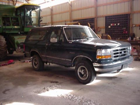 1992 Ford Bronco - another shot of the bone stocker on the day i transformed it to the trail rig it is now.