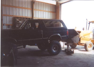 1992 Ford Bronco - how to lift lifted trucks. strong bumpers required.