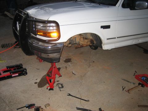 1996 Ford Bronco - it looked really weird without anything under the front end.