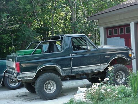 1992 Ford Bronco - cage