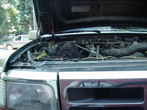 1992 Ford Bronco - very close hood clearence