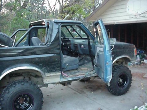 1992 Ford Bronco - the cage in my old bronco before i cut it out.