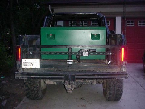 1992 Ford Bronco - higlift/steering linkages bolted to the tailgate.