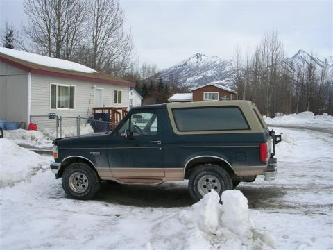 1995 Ford Bronco - Yea it is sitting down hill a little
