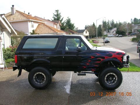 1996 Ford Bronco - This lifted 1996 Ford Bronco features custom flame decals on its side.