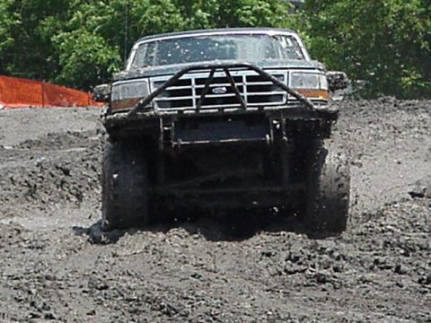 1992 Ford Bronco - coming out of hole.