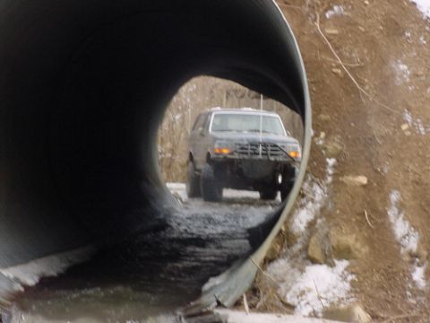 1992 Ford Bronco - entering tube, checking clearence.