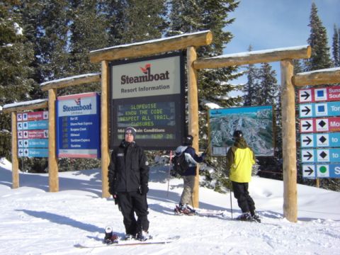 1992 Ford Bronco - Skiers consult trail maps and information boards at Steamboat Resort.