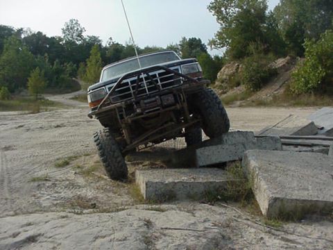 1992 Ford Bronco - just playing on the blocks while the black jeep was plugging a tire, and people where playing on the ramp.