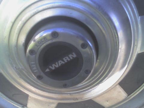 1984 Chevrolet Suburban - WARN hubs mounted up on the front axle.