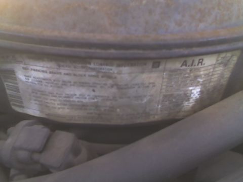 1984 Chevrolet Suburban - Vacuum routing and emissions compliance label.