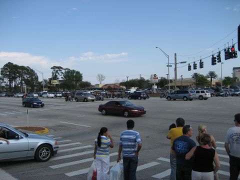 1986 Ford Bronco - Daytona Beach 2007 scene shows a busy intersection with many vehicles and pedestrians.