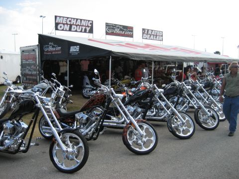 1986 Ford Bronco - A row of custom motorcycles are displayed outside a Cycle City tent, with a "Mechanic On Duty" sign visible.