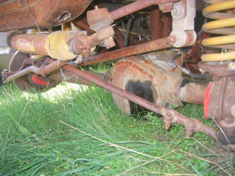 1973 Ford F-100 - '76 F-100 with inverted 'Y' type steering. 4" lift and dropped trac bar mount. Note tie rod end is part of pitman arm, not drag link.