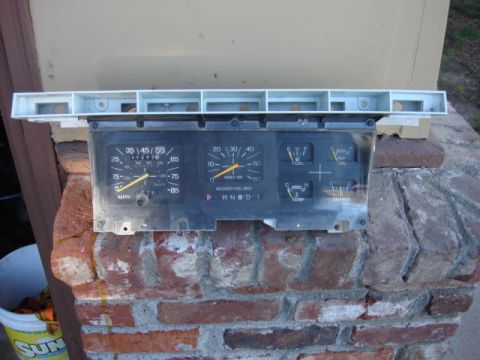 1983 Ford Bronco - since i did not want to destroy my only working speedometer i picked up another one. this time i got one with a trip odomer and tach i be r…