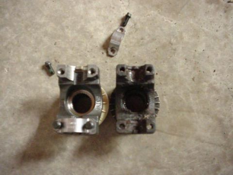 1992 Ford Bronco - 1350 yoke for the 10.25 on the left, replaces the puny 1330. my driveshaft is 1350 joints at all 3 spots. another $40