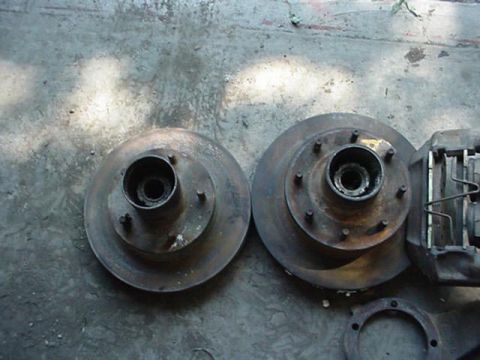 1992 Ford Bronco - top view of the 5 vs 8 lugs. this style even uses the same internal retained lockouts, so you can reuse you lockouts. only the 77.5-79 had…