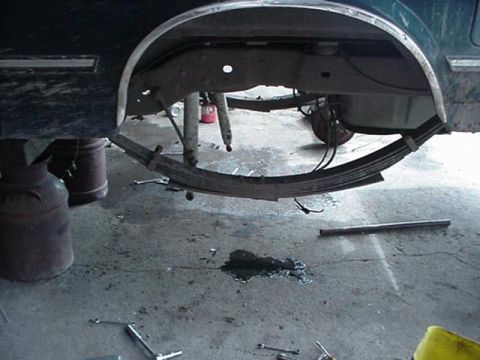 1992 Ford Bronco - rear axle removed. cut the hard lines, clamped them shut, took of the tone sensor, parking brake cables, took out dirveshaft, removed U bol…