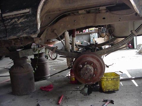 1992 Ford Bronco - in. drilled th rut out of the perches, used the same wedge block, bolted it up. the f 350 sprinh plate need a bigger hole the middle, so i…