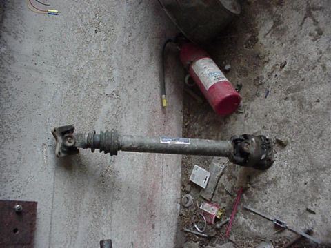 1992 Ford Bronco - my drive shaft about one inch from being totally closed. the shaft needs to be shortened a few inches for this swap.