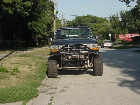 1992 Ford Bronco - damm, its wide now! i now need to run dummy tires to fit it on my trailer.