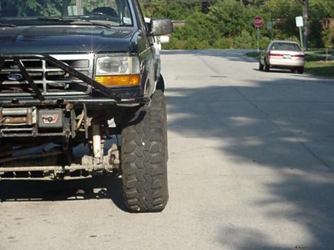 1992 Ford Bronco - i feel like a IFS chevy with this much tire sticking out past the fender!