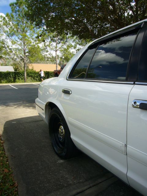 2000 Ford Crown Victoria - Side profile of a white 2000 Ford Crown Victoria, parked outdoors.