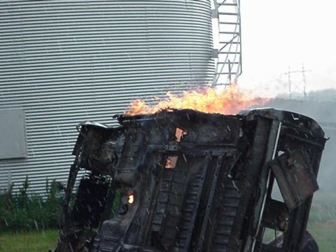 1992 Ford Bronco - the last of the body. nothing was left, and i was cutting otu the seats so i coulds go to the metal yard, and it caught, so i let it burn i…