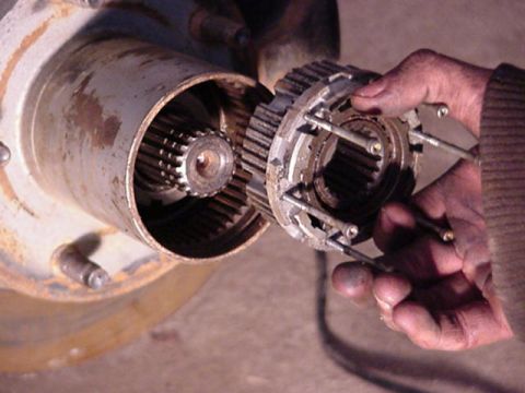 1992 Ford Bronco - remove hub ody, using screws to help grab onto it.
