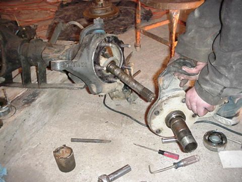 1992 Ford Bronco - remove the spindle