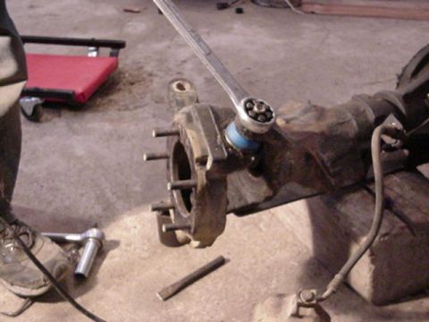 1992 Ford Bronco - remove the balljoint nuts