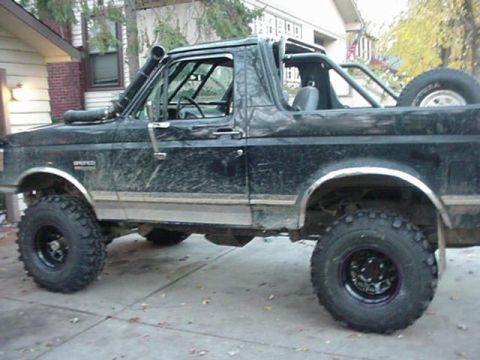 1992 Ford Bronco - here is a nice shot of the old truck. 6 inches of lift, cage, rear locker, custom bumpers, snorkel. as you can see many of the partw on it…