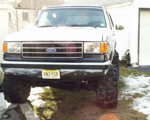 1989 Ford Bronco - this is how it looked when it first arrived. it came with Mickey Thompson's and Boggers, but i recently took these off and gave it my old r…