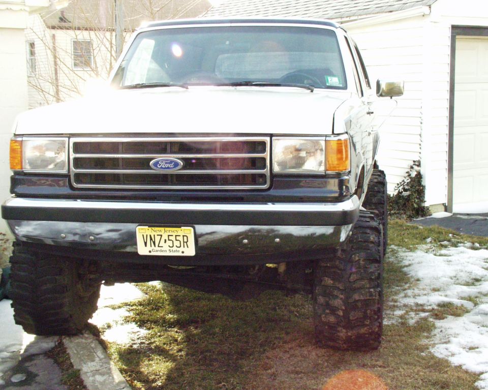 this is how it looked when it first arrived.
it came with Mickey Thompson's and Boggers, but i recently took these off and gave it my old rims and tires.