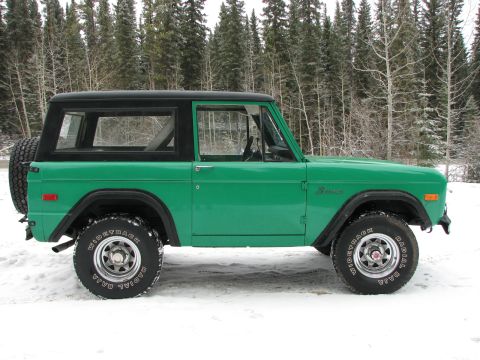 1975 Ford Bronco - Side view of a 1975 Ford Bronco in a snowy environment.