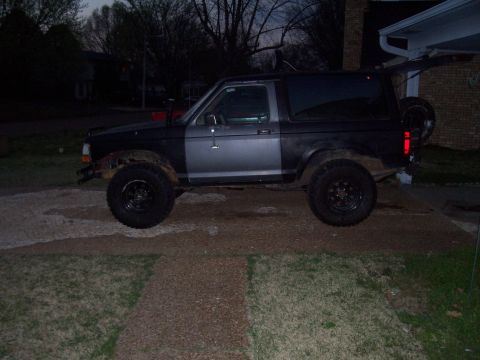 1989 Ford Bronco II - Side view of a 1989 Ford Bronco II with aftermarket wheels and tires.