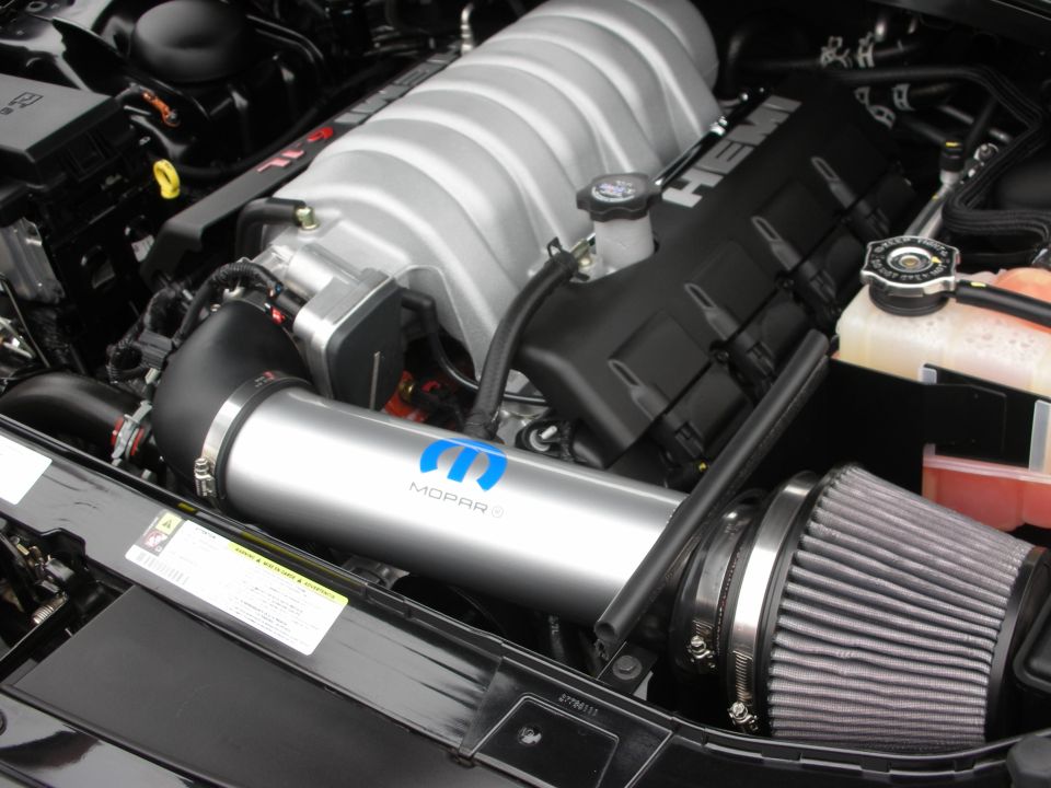 Dodge HEMI engine bay with Mopar cold-air intake and conical filter