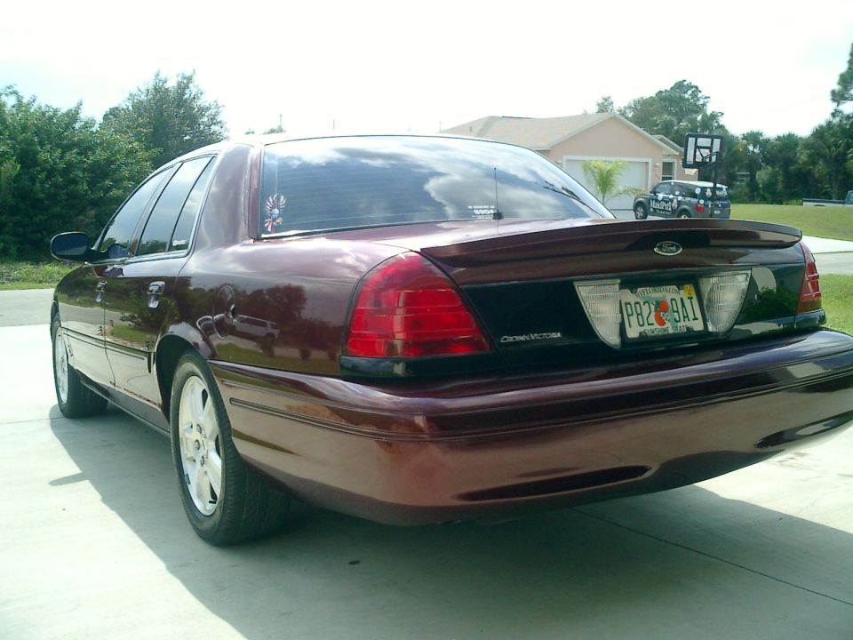 Maroon 2004 Ford Crown Victoria rear view with spoiler and Florida license plate P82 9A1