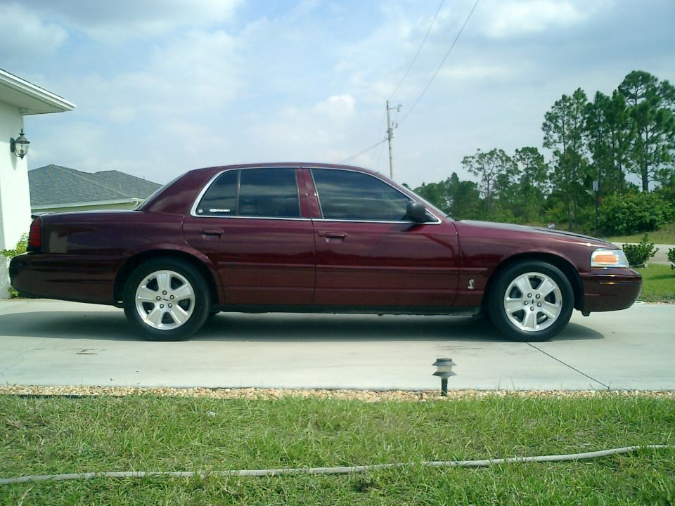 Maroon 2004 Ford Crown Victoria sedan, side view