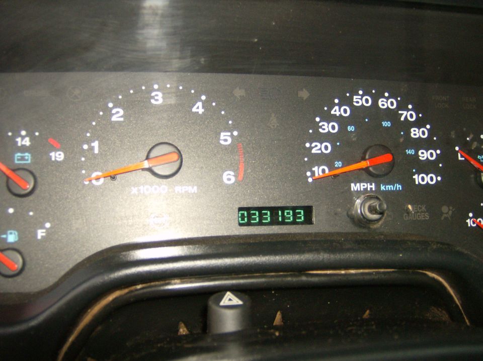 2004 Jeep Wrangler dashboard with odometer reading 033193