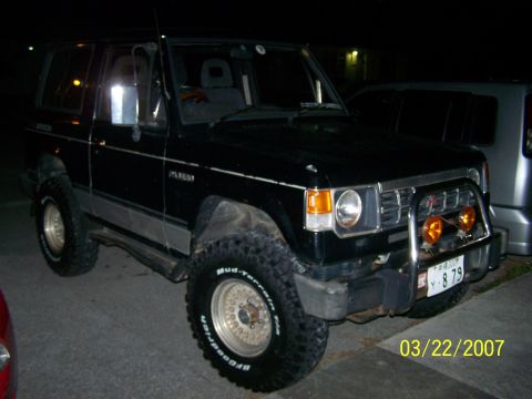 1989 Mitsubishi Montero - driver side of the pajero with 33's and a 3 inch body lift